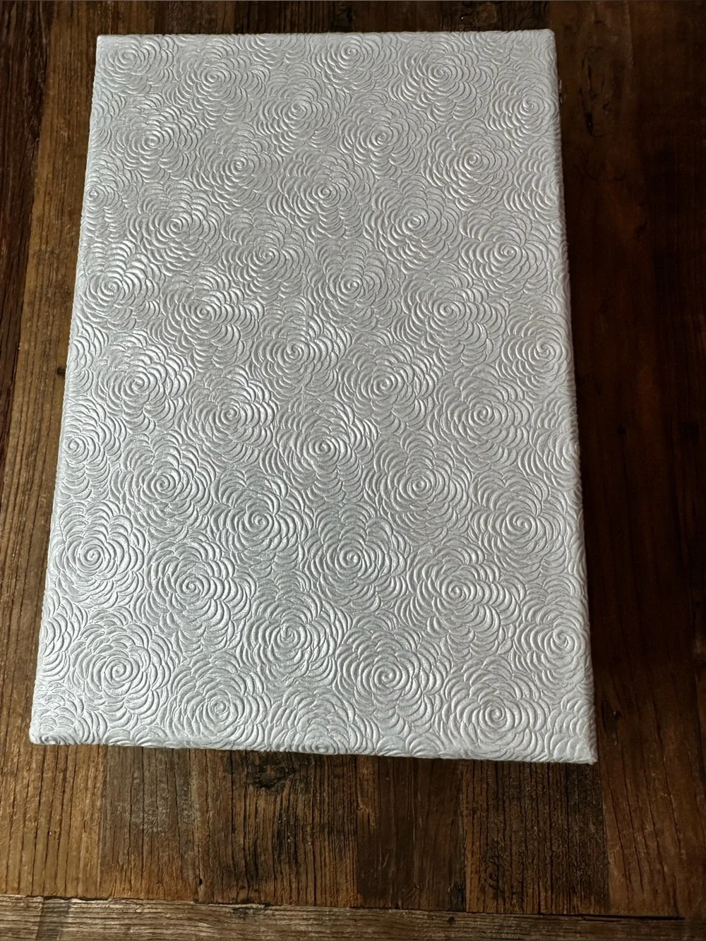 Embossed Rose Pattern Gift box Sheet - White
